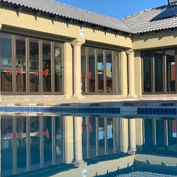 Yami Nawe Lodge，位于Dennilton的酒店