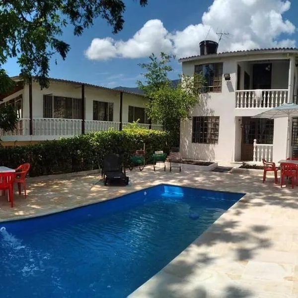 CASA FAMILIAR Y DE DESCANSO VILLA LORENZA - APULO CUND.，位于阿普洛的酒店