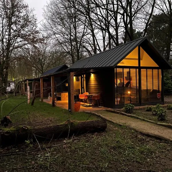 Cosy Tiny Lodges - vakantiepark Kempenbos，位于Sint-Oedenrode的酒店