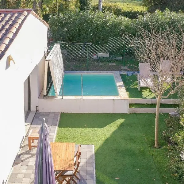 Bienêtre et détente pour cette maison avec spa au calme，位于La Roquette-sur-Siagne的酒店