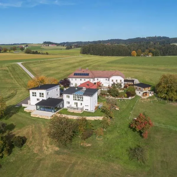 Ferienhof Neundlinger，位于Helfenberg的酒店