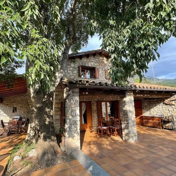 El Vilarot. La casa de piedra en la naturaleza.，位于赫罗纳的酒店