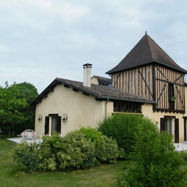 珊瑚花住宿加早餐旅馆，位于Saint-Martin-de-Gurçon的酒店