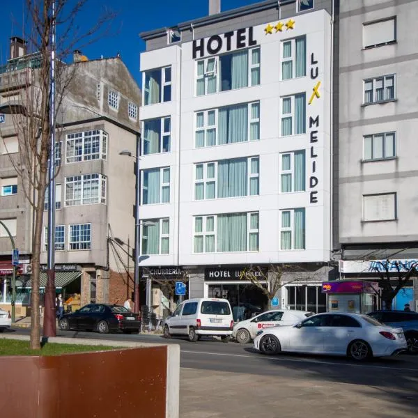 Hotel Lux Melide，位于Moldes的酒店