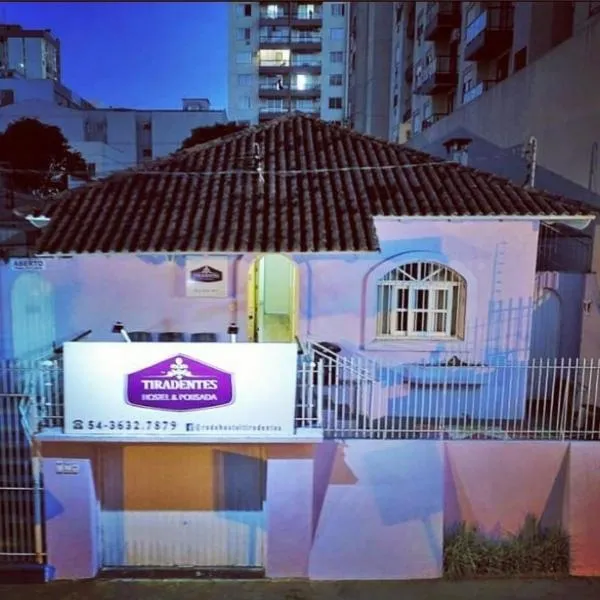 Hostel e Pousada Tiradentes 774，位于帕苏丰杜的酒店