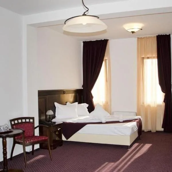 汉努尔多奈斯旅馆，位于Tărlungeni的酒店