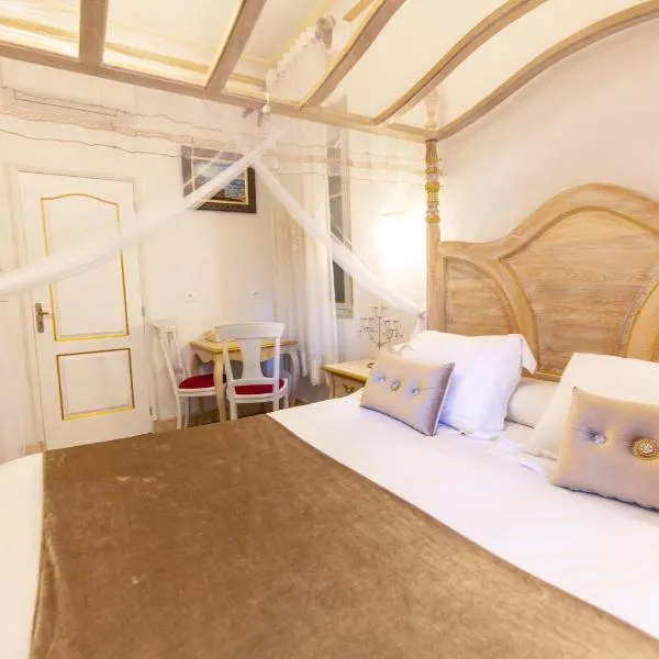 Chambre a Baldaquin Maison de L'Église Du couvent，位于纳博讷的酒店