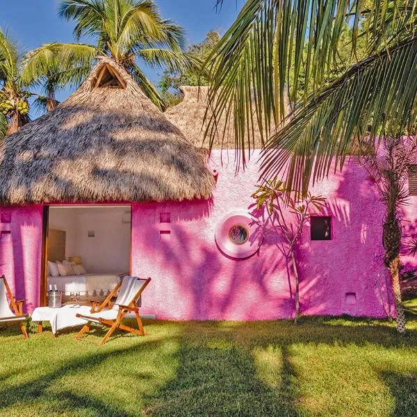 Bungalows & Casitas de las Flores in Careyes，位于Mezcales的酒店