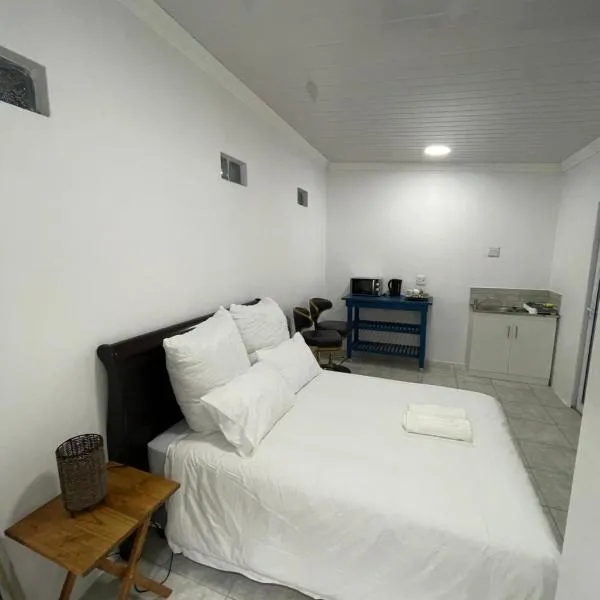 Perfect long stay, near Rondevlei nature reserve,free WiFi，位于Strandfontein的酒店