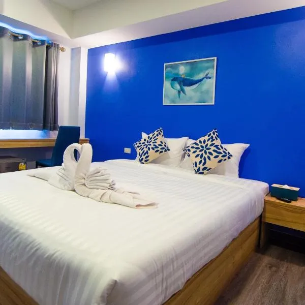 Bleu Marine Sattahip Hotel，位于Ban Phala的酒店