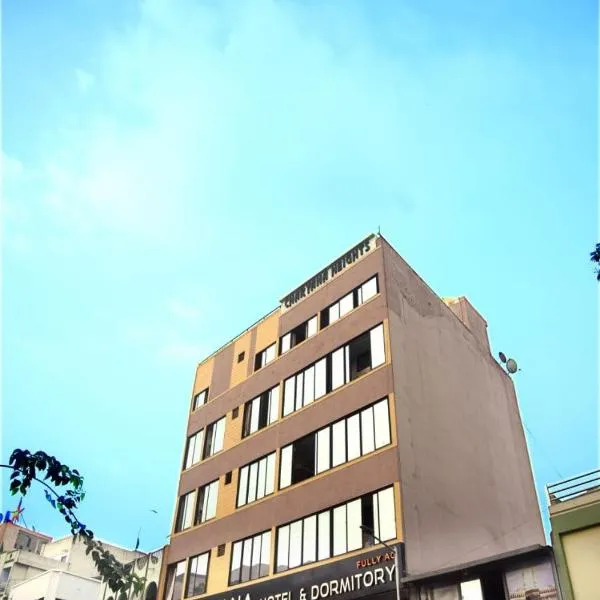 CHARYANA HOTEL AC DORMITORY，位于艾哈迈达巴德的酒店