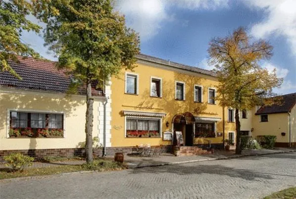 Hotel-Restaurant Alter Krug Kallinchen，位于米滕瓦尔德的酒店