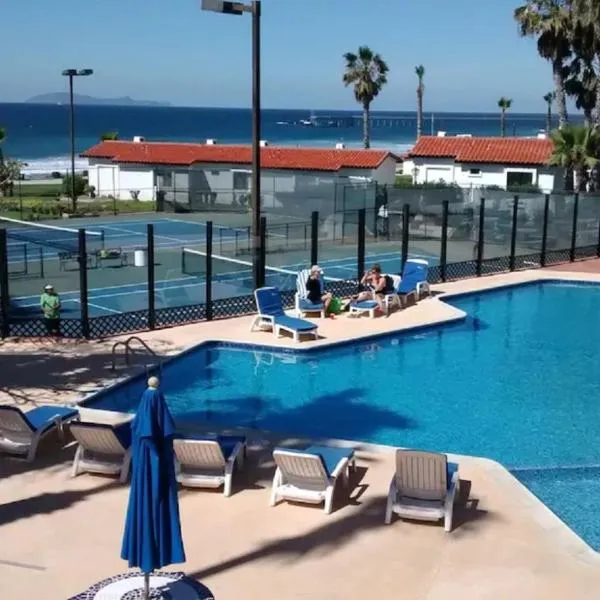 Great Beach Swiming Pools Tennis Courts Condo in La Paloma Rosarito Beach，位于Primo Tapia的酒店