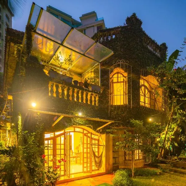 SaffronStays Birdsong, Madh - pet-friendly villa at Madh Island，位于孟买的酒店