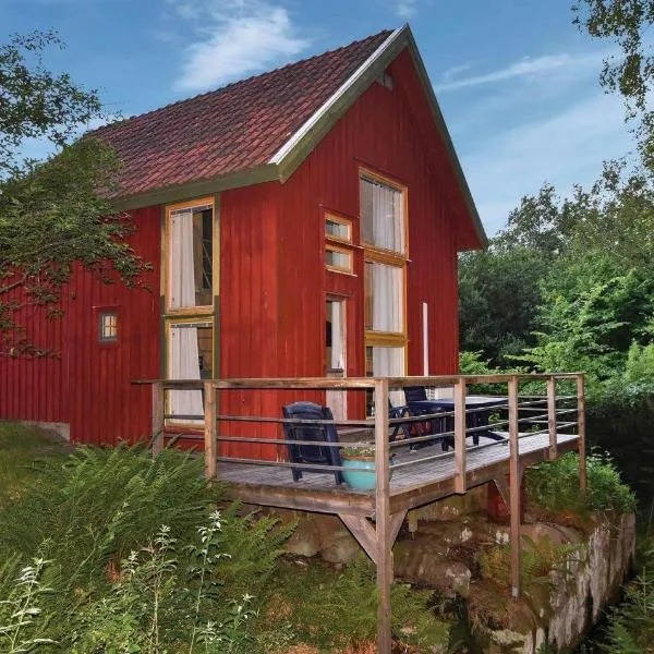 Cozy old mill near sea, forest and town，位于Bohus-Malmön的酒店