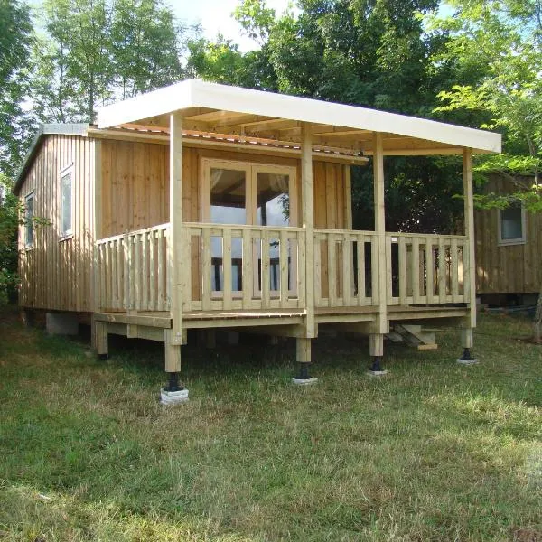 CAMPING LES GRAVES - Cabane TITHOME,位于圣皮尔拉菲的酒店