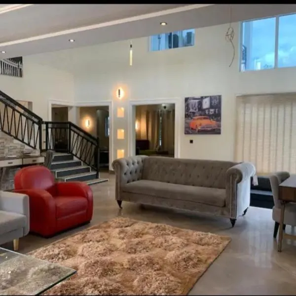 AlanVal Suites，位于Akropong的酒店