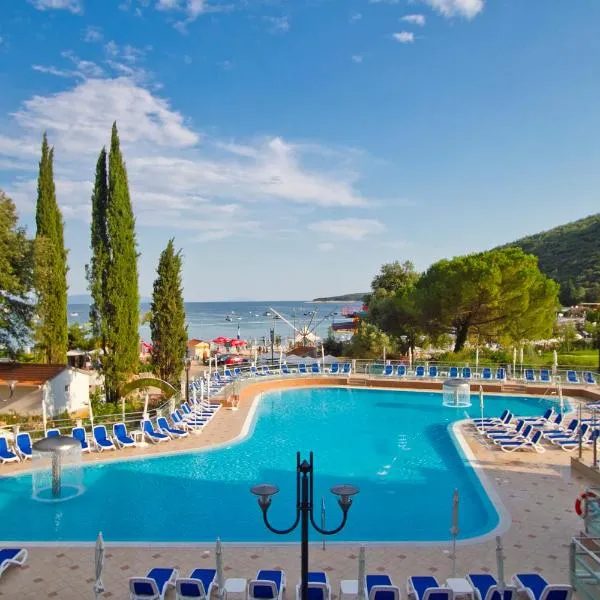 MASLINICA Mimosa Lido Palace Hotel，位于拉巴克的酒店