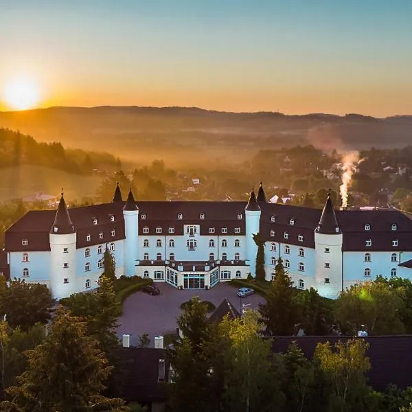 Wellness Hotel SEN，位于Štiřín的酒店