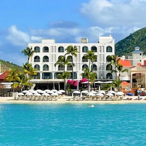 荷兰屋海滩酒店，位于马霍礁的酒店