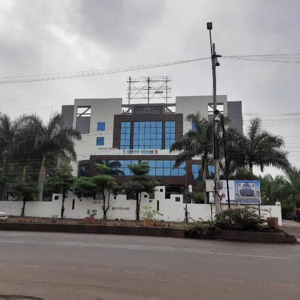 Grand Sarovar Portico, Latur，位于Latur的酒店