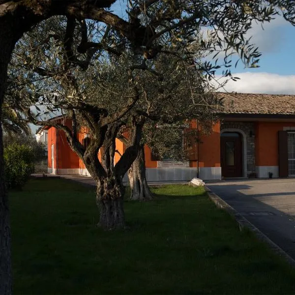 Al Chiaro di Luna,位于Paternopoli的酒店
