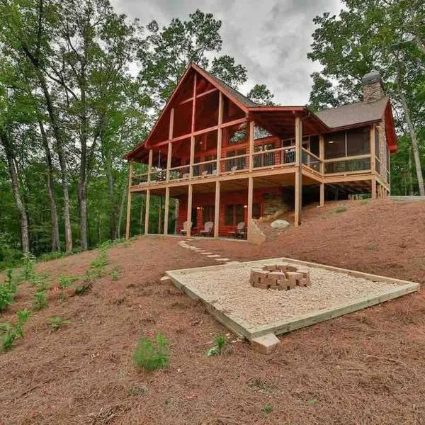 Mountain Hideaway with Hot Tub & Fire Pit，位于米纳勒尔布拉夫的酒店