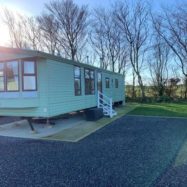 Lovely Static Holiday Caravan near Whithorn，位于Whithorn的酒店