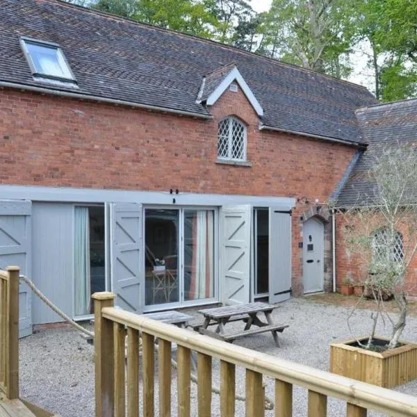 The Stables Apartment at Cefn Tilla Court, Usk，位于阿斯克的酒店