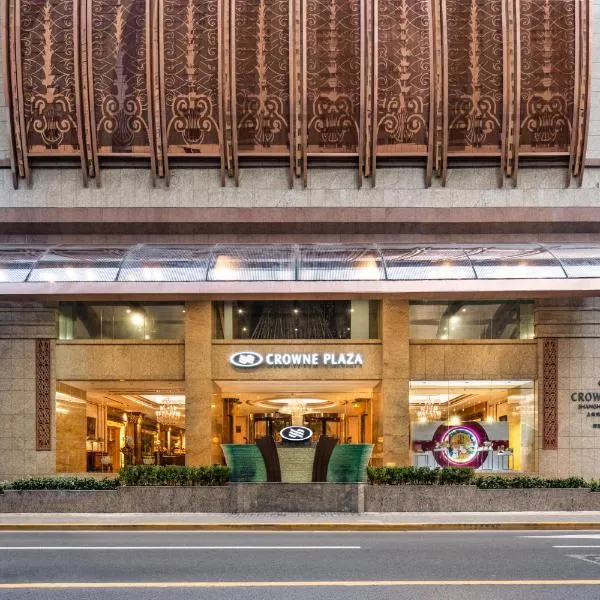 上海南新雅皇冠假日酒店，位于上海的酒店