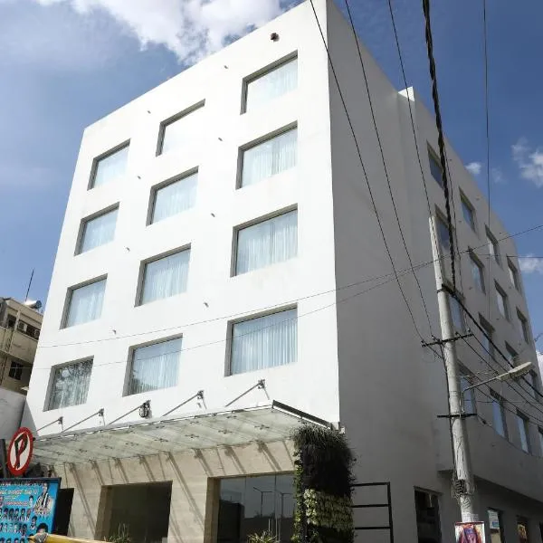 YN Hotels，位于Bayappanhalli的酒店