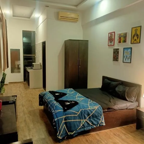 Ivy Pali Studio Rooms (Near Imagica), Dhokshet，位于Āmbavna的酒店