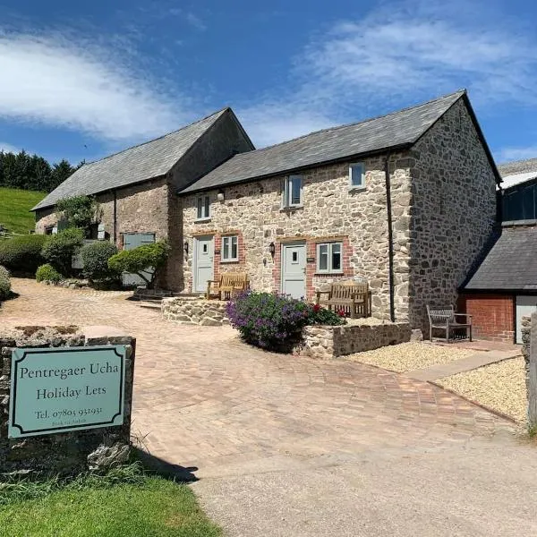 The Barn at Pentregaer Ucha, with tennis court and lake，位于Llanymynech的酒店