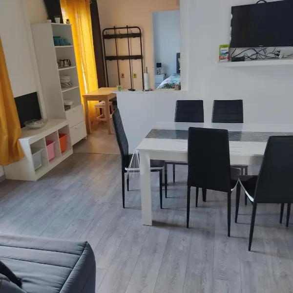 appartement individuelle refais a neuf,ds maison de maître,6 couchages dont un lit kingsize,cuisine avec lave vaisselle,rue privative pour se garer, accessibilité au jardin，位于勒阿弗尔的酒店