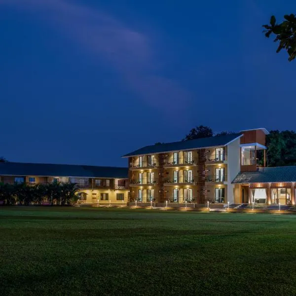 Paramount Riverfront Resort & Spa, Karjat，位于卡尔贾特的酒店
