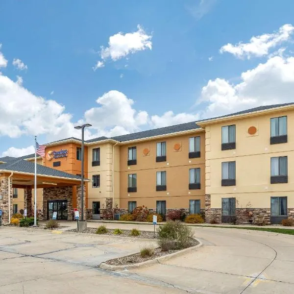 Comfort Inn & Suites Cedar Rapids North - Collins Road，位于锡达拉皮兹的酒店