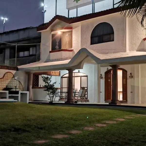 HERMOSA CASA EN CUERNAVACA: JARDÍN DEL LAGO，位于库埃纳瓦卡的酒店