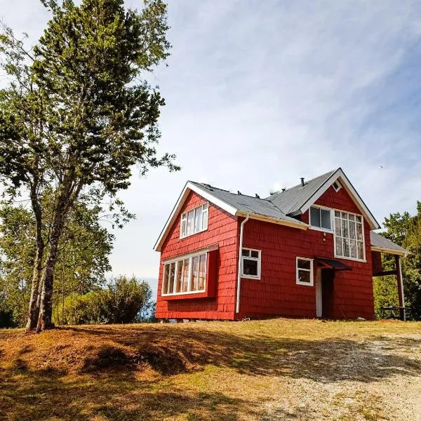Chiloé-Quemchi Casa con vista al mar y sendero a la playa，位于Quemchi的酒店