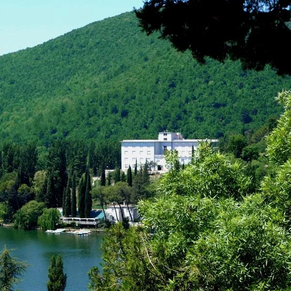 Hotel Del Lago Piediluco Active & SPA，位于Montefranco的酒店