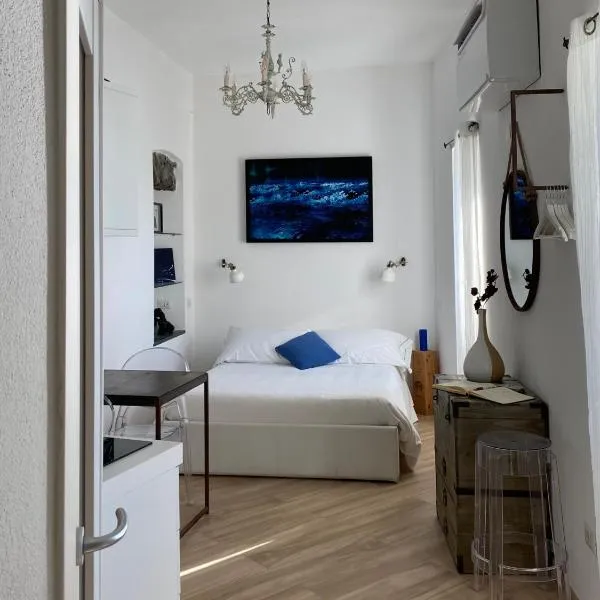 La Bloo di Vernazza - Sea View - AC&WiFi - Vernazzarentals，位于韦尔纳扎的酒店