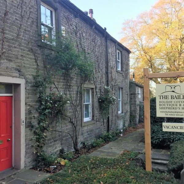 The Bailey Shepherd's Hut and Holiday Cottage，位于斯基普顿的酒店