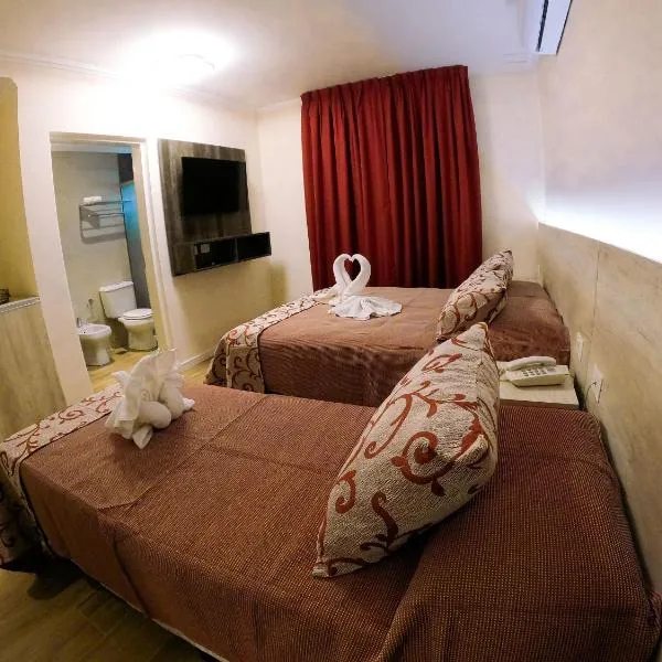 Hotel Majestic，位于吉亚迪诺镇的酒店