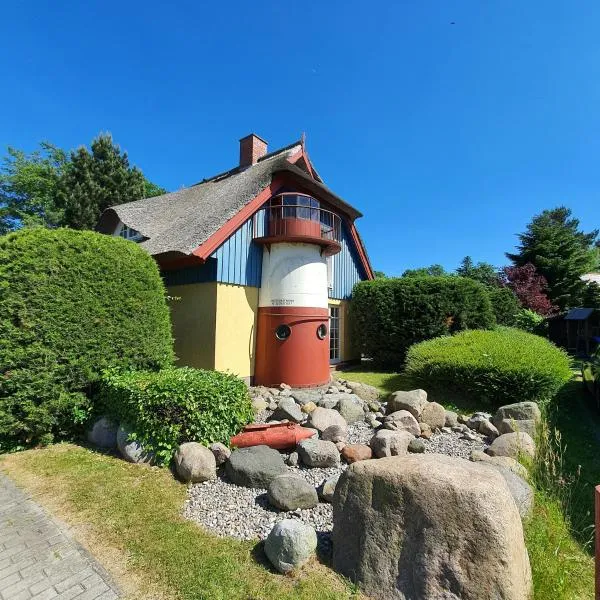 "Leuchtturmhaus" by Ferienhaus Strandgut，位于博恩的酒店