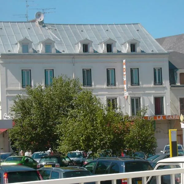 德拉加尔酒店，位于Domérat的酒店
