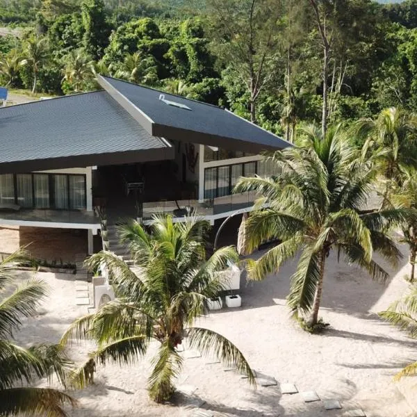 Eagle Bay Retreat Borneo Beach Villas Beach Front，位于古达的酒店