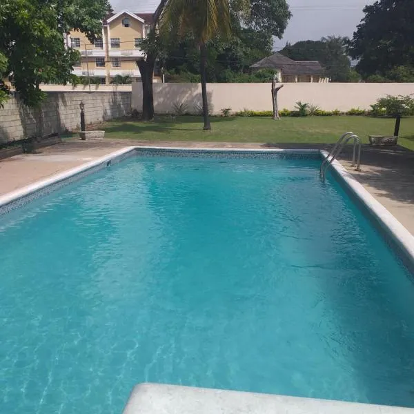 Pool View Apartment，位于Beredoes的酒店