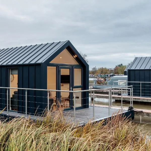 Tattenhall Marina Floating Pods，位于Hargrave的酒店