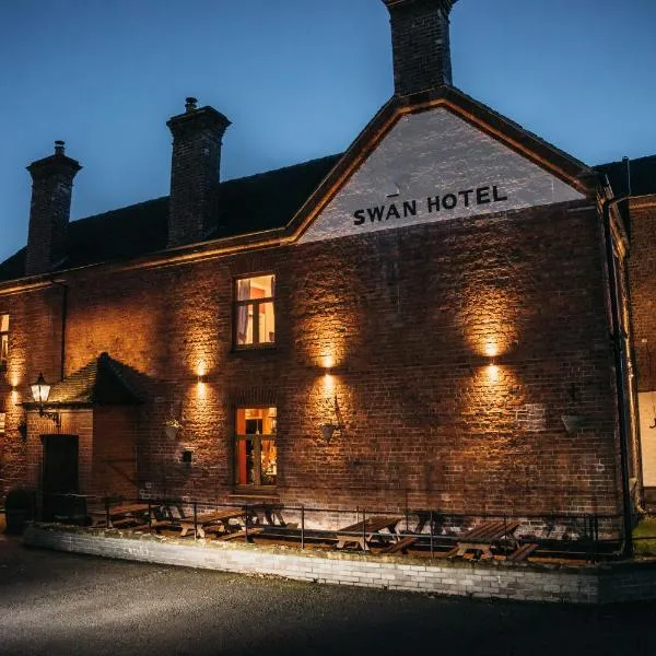 The Swan Hotel，位于Great Chatwell的酒店