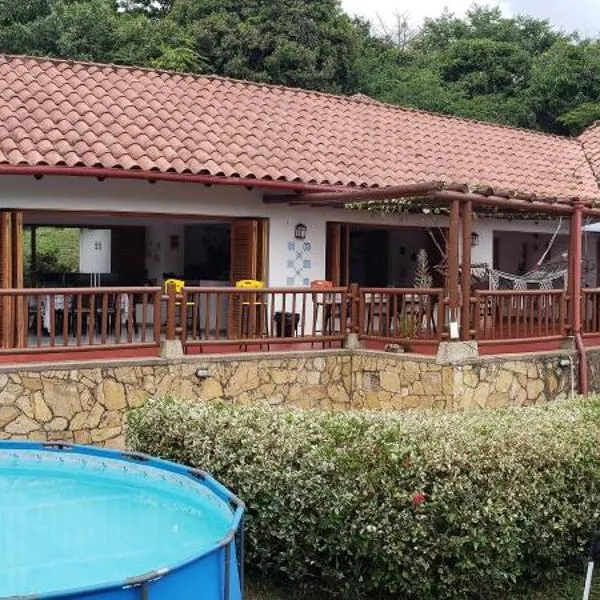 El Paraiso, Casa Campestre en Condominio, WiFi-Teletrabajo, Villeta，位于瓜杜阿斯的酒店