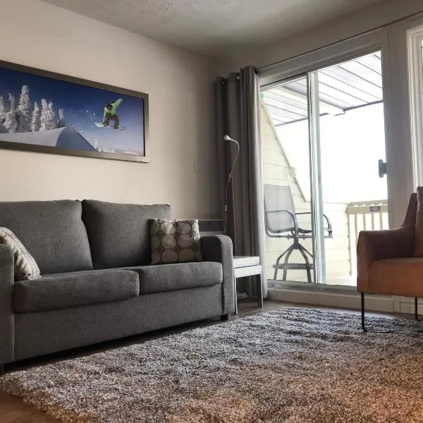 Magog Waterfront Condo，位于梅戈格的酒店